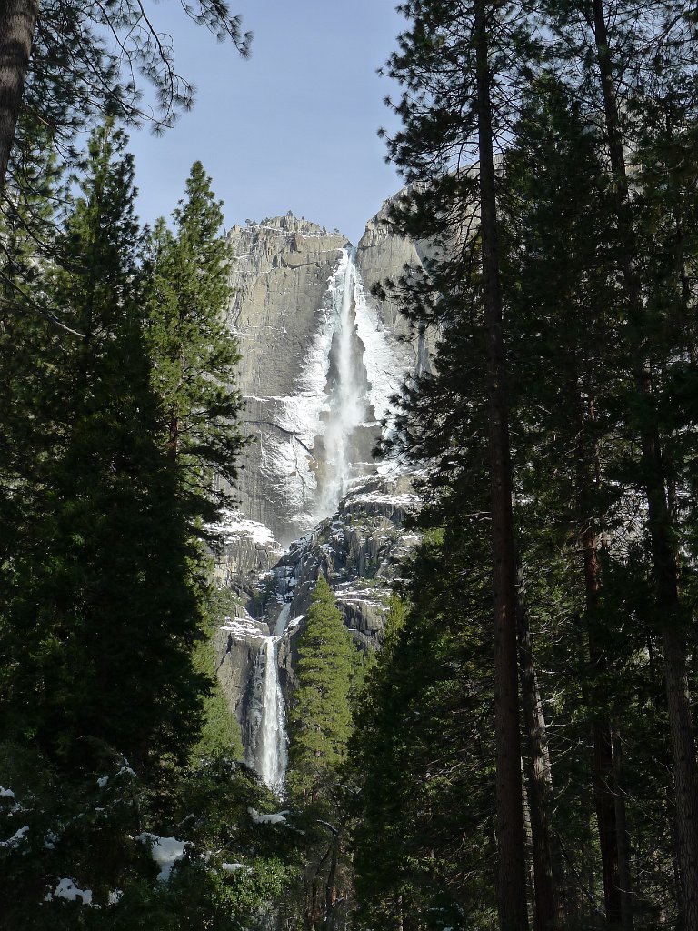 20110220-21_Yosemite 081.JPG - Early morning walk to the Lower Falls, before the high heeled Japanese tourists started falling down the icy path.